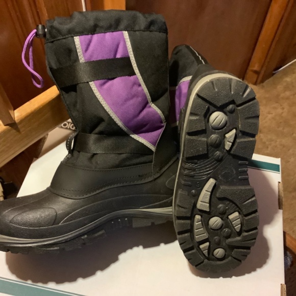 Boys snow boots size 6 NWOT - Picture 2 of 6